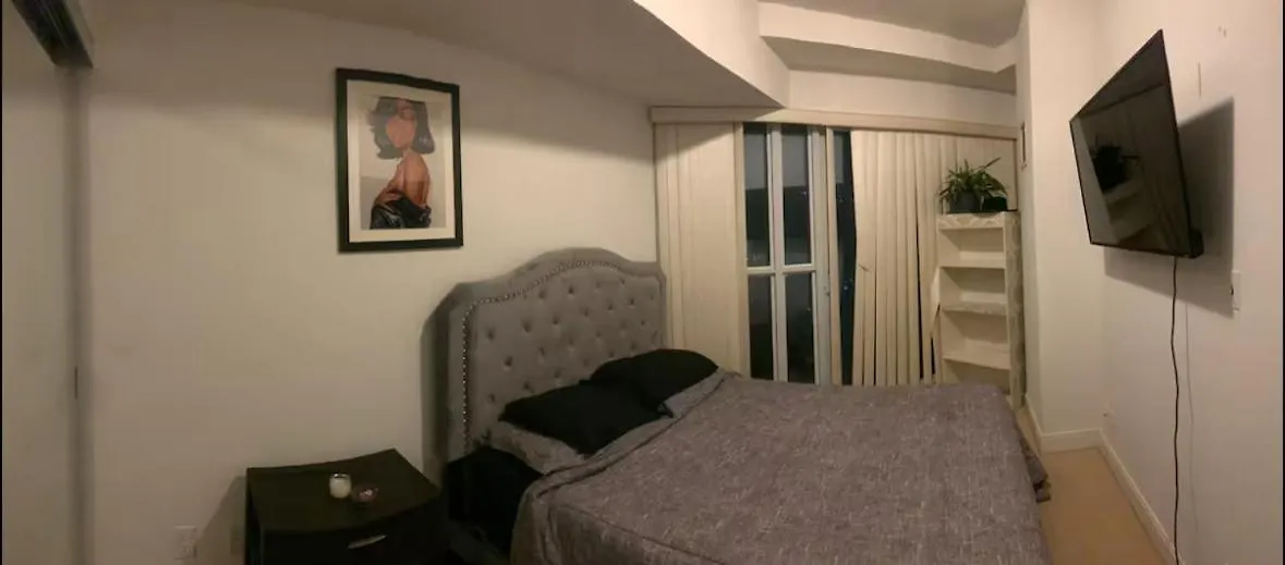 Modern Suite At Upten Condo YYC